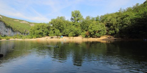 Plage amont du Pont d'Arc
