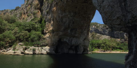 23. Grottes intérieures du Pont d'Arc