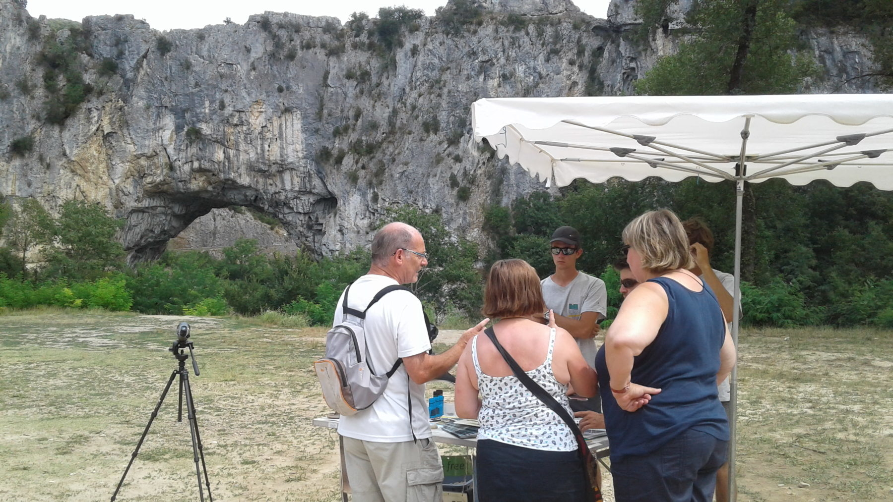 Cet été l’équipe d’éco-gardes du Syndicat de Gestion des Gorges de l’Ardèche est à nouveau présente dans les Gorges de l’Ardèche